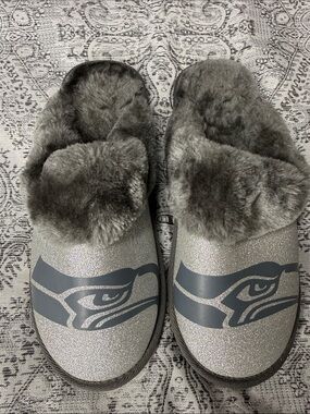 Sparkle Gray Seattle Seahawks Logo Faux Fur Lined Slippers - Large (9-10)